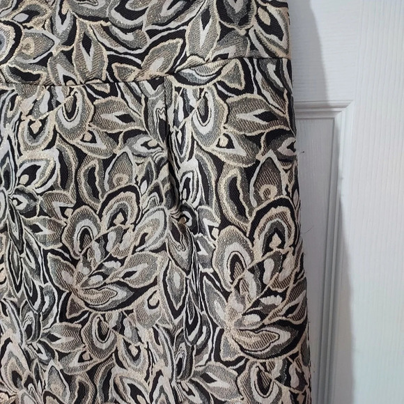 Ann Taylor LOFT Brown and Gold Pleated Brocade Skirt in Size 12 - Picture 5 of 10